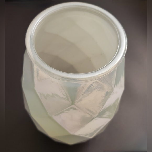 ✨️ Irredescent Pearl w/ Light Green Undertone 8 1/2" Modern Diamond Vase - Picture 4 of 10